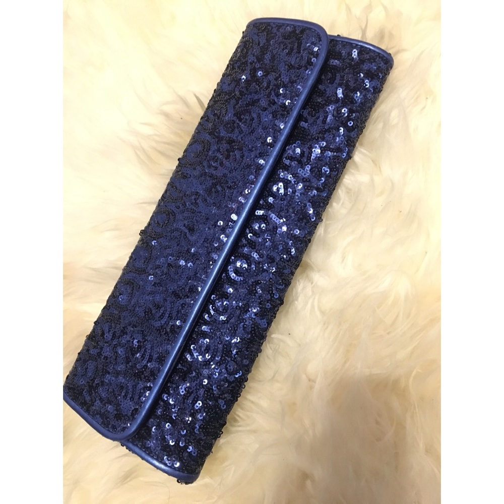 Sequin clutch